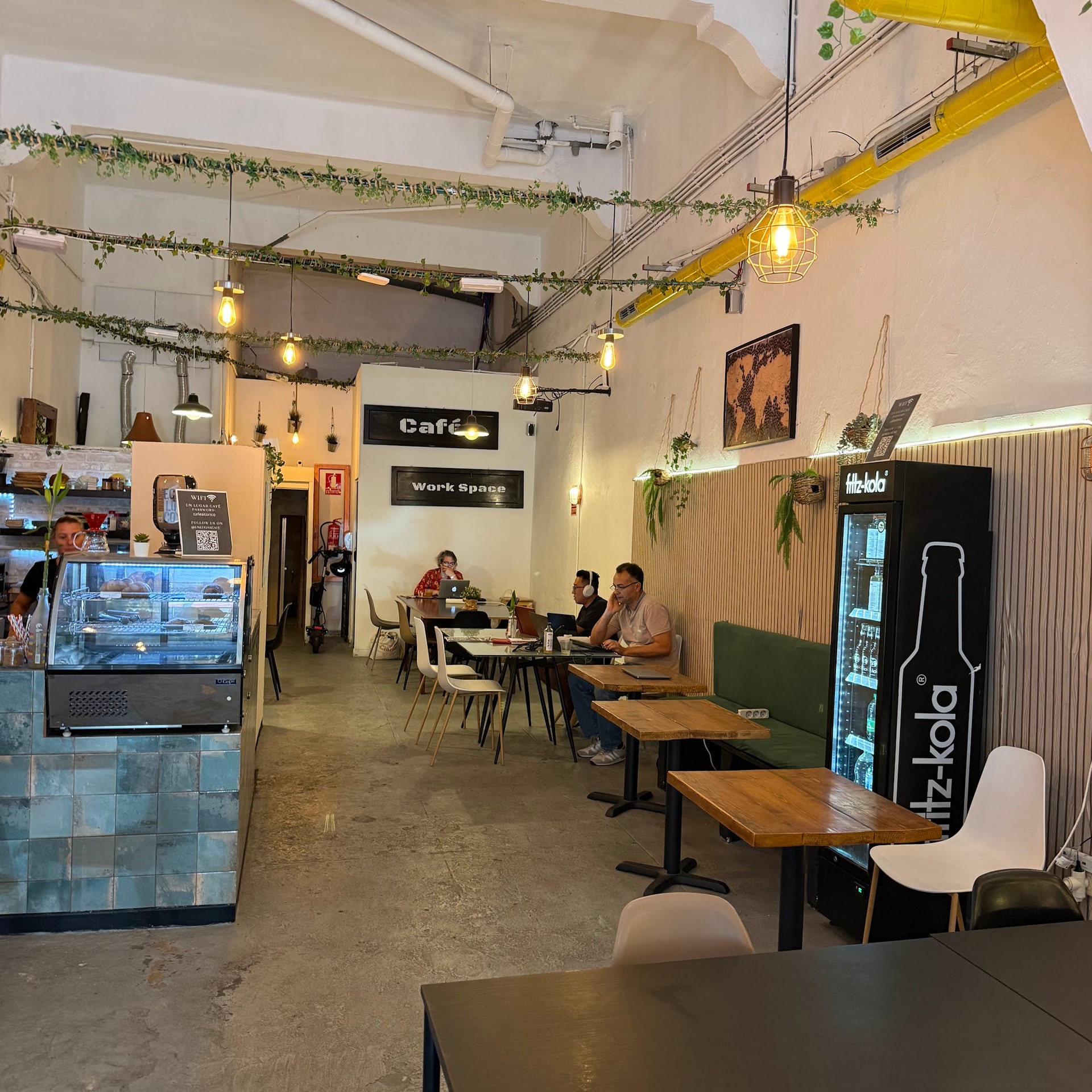 Un Lugar Café Workspace (photo: Google Maps)